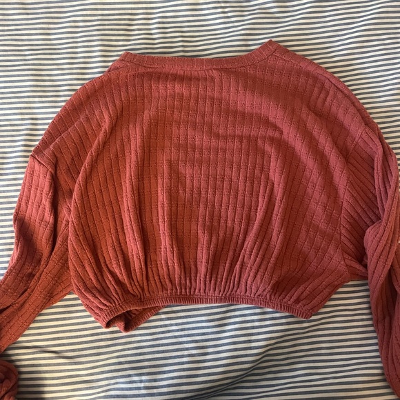 Cropped Long Sleeve - Picture 2 of 2